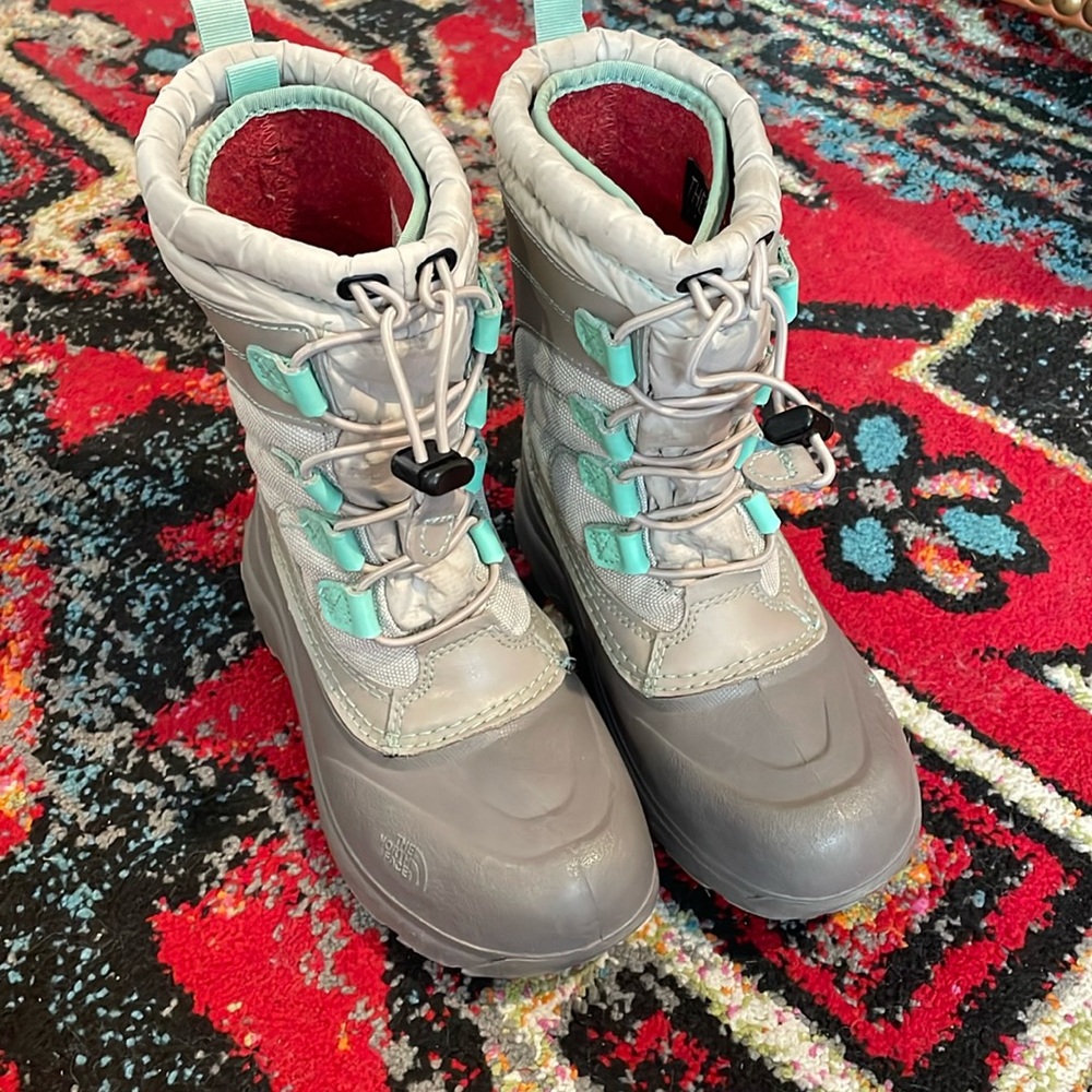 Kids size 2 North Face winter foots with lining grey and teal